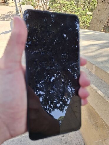 Samsung galaxy a06 Yenidir ideal veziyyetde her bir funksiyasi isliyir