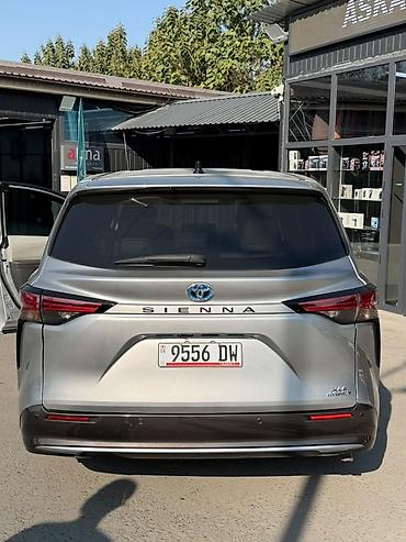 santa fe 2010: Toyota Sienna: 2022 г., 2.5 л, Автомат, Гибрид, Минивэн — 4