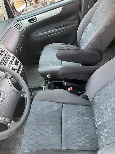 приём катализатора: Toyota Avensis Verso: 2004 г., 2 л, Механика, Дизель, Минивэн — 8