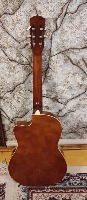 lalafo gitara: Klassik gitara, İşlənmiş, Ünvandan götürmə
