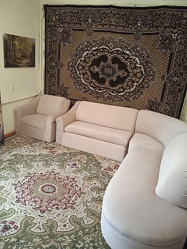 пенал кухонный бу: Угловой мягкий гарнитур из трех модулей в светло-бежевой обивке — 1
