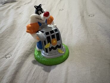 Oyuncaqlar: Uşaq oyuncaqları və fiqurlar dəsti Məzmun: - Kiçik plastik fiqurlar — 3