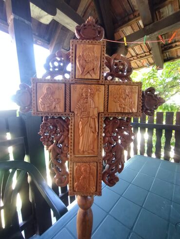 nasledje jedne dame 1 epizoda sa prevodom: Krst sa postoljem 24x51cm, ručno rađen, unikatan duborez. Krst