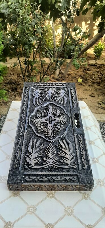 Masaüstü dəstlər: Əl oyma naxışlı taxta tavla dəsti - Material: bərk ağac (tam taxta — 2