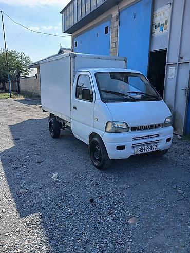 mercedes benz 208 d: Yüngül yükdaşıma üçün komakt furqon Ağ rəngli, qapalı furqon kuzovu — 6