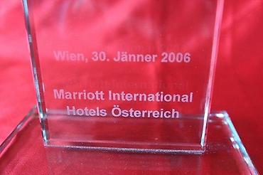 cacanke oglasi: STAKLENA PLAKETA CLUB 2000, MARRIOTT, 2006. | Staklena Plaketa Club — 7