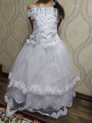 белое детское платье: Платье 
на рост 120-140
за 1500сом