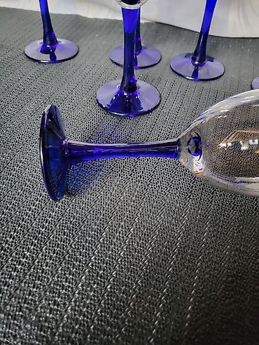 Čaše: Case nove,vintaz holandske za vino. Case staklo,kobaltno staklo,sve — 9