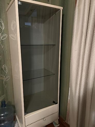 Şüşəli vitrin dolabı - Rəng: krem/ivory tonları - Material: korpus –