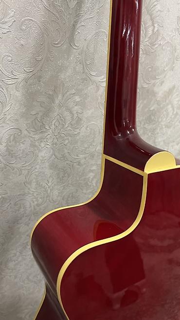 Гитары: Акустическая Гитара 🎸 Темно красного цвета с черным оттенком ❤️ Почти — 6