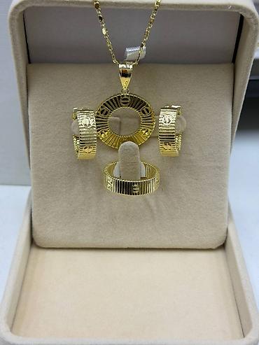 Наборы украшений: Наборы ювелирных украшений в подарочных боксах. Состав каждого — 6