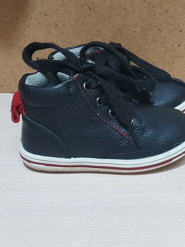 Бутсы: Детская обувь 1.3. 650с - 28 размер 4.6. 300с - 22 размер 7.9. 300с - at lalafo.kg — 8 Бутсы: Детская обувь 1.3. 650с - 28 размер 4.6. 300с - 22 размер 7.9. 300с - — 8