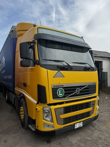 тракторго прицеп: Сүйрөгүч, Volvo, 2013 г., Тенттелген