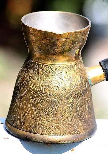 Staro posuđe i escajg: Teška stara MESINGana KALAISANA đžezva. Teška stara kalaisana džezva — 3