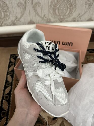 большие размеры женской обуви: Кроссовкалар, 38, Miu Miu, Жаңы, түсү - Боз, Өзү алып кетүү