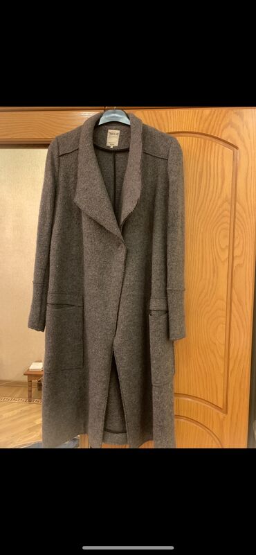 usaq ucun paltolar: Zara palto. Yun. XS olcu. Az istifade olunub. 120man alinib. 45