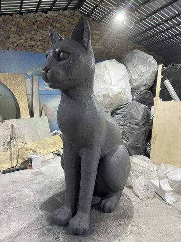 коса садовая: Большая декоративная скульптура «Кошка» - Высота — примерно 2,5–3 м