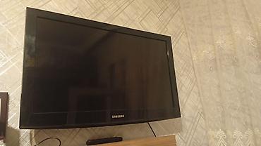 Televizorlar: Samsung LCD televizor - Ekran: təxminən 32" (82 sm diaqonal) - Panel — 1