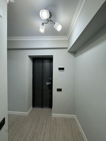 срочно продаётся 1 комнатная квартира в районе ошского рынка по улице молодая гвардия токтогула: 1 комната, 38 м², Индивидуалка, 3 этаж, Дизайнерский ремонт