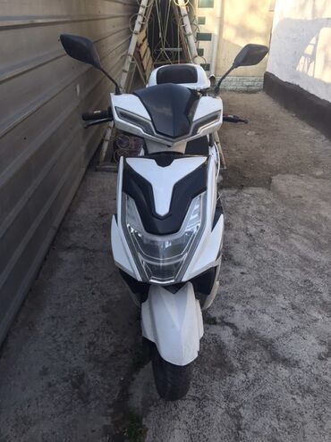 мотоцикл java: Скутер түрү M8, 150 куб. см, Бензин, Колдонулган