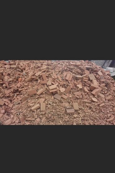 Kərpiclər: Salam kerpic qriğì satılır kamazla catdirilir catdirilma pulsuz — 2