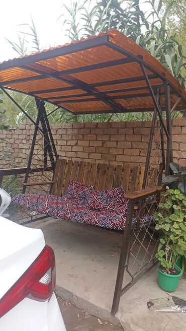 тачка садовая: Качели-скамья для сада с навесом - Каркас из металлического профиля