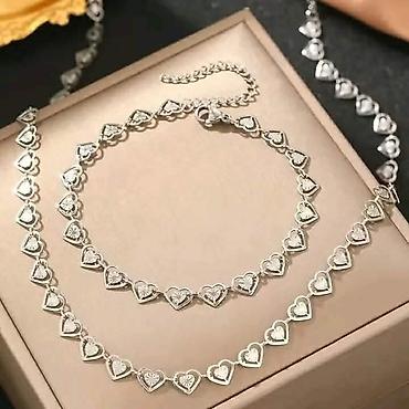 ukrasne kese: Set za nju 💃
Ogrlica+narukvica 👑
✨️💫Cena seta 2100 din
💋 — 2