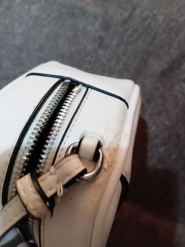 Torbe: Calvin Klein Jeans ženska crossbody torbica sa malim oštecenjem ide — 11
