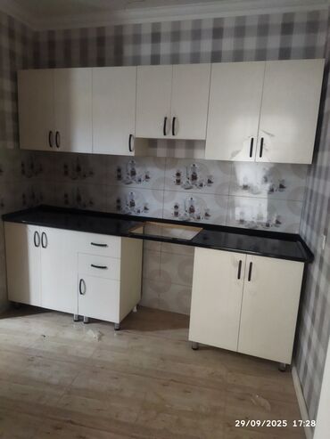 Uzunmüddətli kirayə mənzillər: Ev satlir Bayil Dünya Market yani 1 Otaq Yola 20 deq yaxin 50000azn — 18