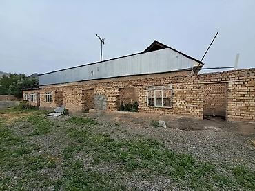 Продажа коттеджей и домов: Продаётся в центре Кенеша ориентир авторынок 10сотокс красной книгой — 2