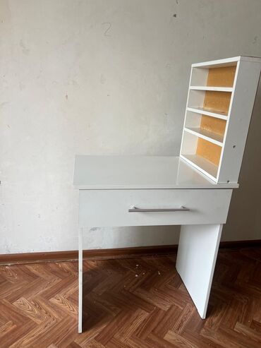 дальномер для охоты бу: Продается маникюрный стол 
состояние хорошее. Цена:1800