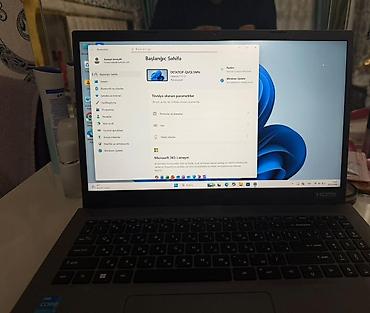 acer i3: Acer noutbuk – 15.6" Full HD ekran, nazik çərçivə dizaynı. Klaviatura — 2