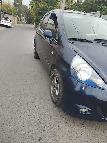 Tata: Honda Jazz: 2004 г., 1.3 л, Кол менен иштөөчү, Бензин, Хетчбек — 5