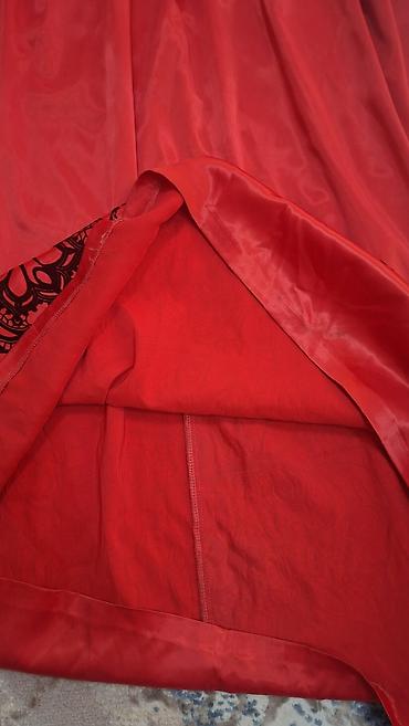 красный плащ: Вечернее платье, Пышное, Длинная модель, Атлас, С рукавами, Стразы, M — 5