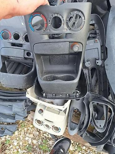 unis auto vranje: FIAT PUNTO KONZOLA CENTRALNA | Ispravna sa pikslom i upaljacem — 3