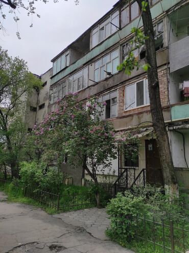 продаю квартиру гостинного типа: 1 комната, 15 м², Общежитие и гостиничного типа, 4 этаж, Косметический ремонт