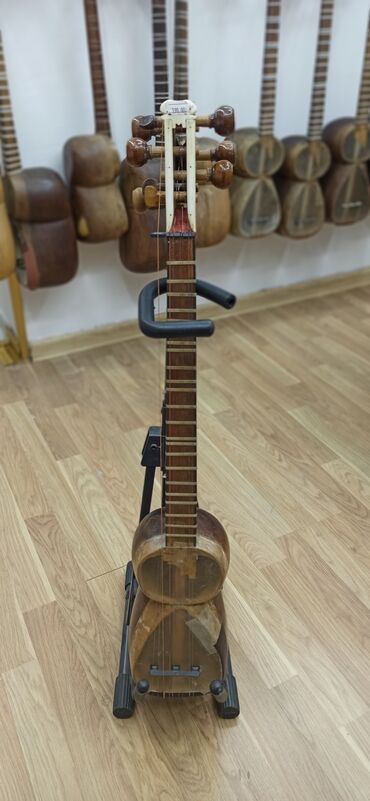 серебряные струны для гитары: Tar, material şam, orta ölçüdə tar Rast musiqi alətləri mağazası lalafo.az -da серебряные струны для гитары: Tar, material şam, orta ölçüdə tar Rast musiqi alətləri mağazası