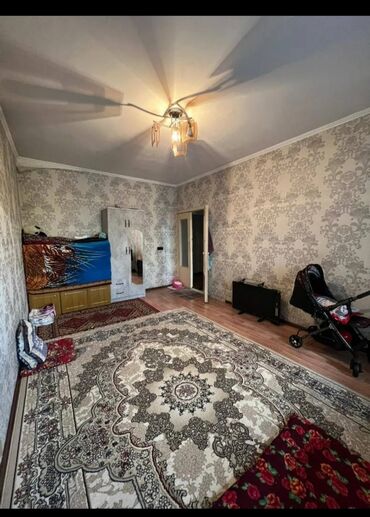 однокомнатная квартира продается: 3 комнаты, 60 м², 105 серия, 1 этаж, Старый ремонт