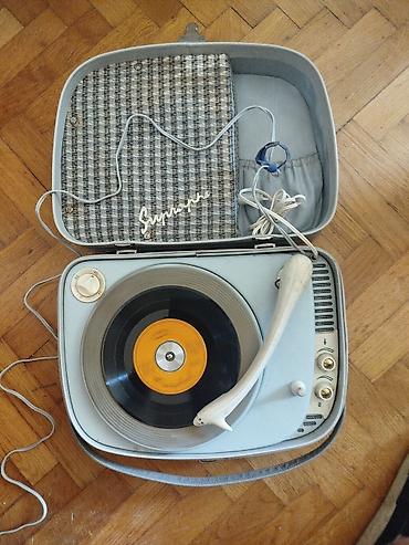 Zvučnici i stereo sistemi: Stari retro gramofon u koferu vintage Radi ali potenciometri zezaju — 1