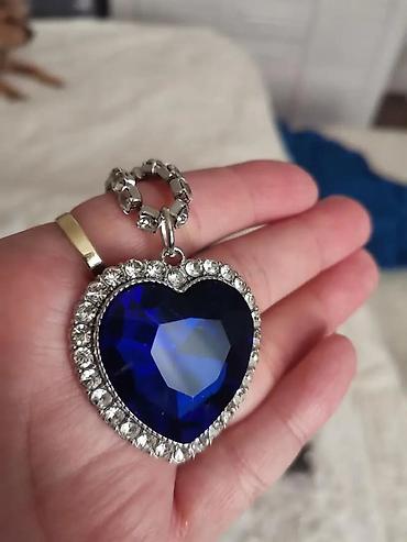 Ogrlice: ✨🌊 Ogrlica Titanik - Crveno Srce! ❤️💎💙 Cena:1200din Zasijajte ovim — 5
