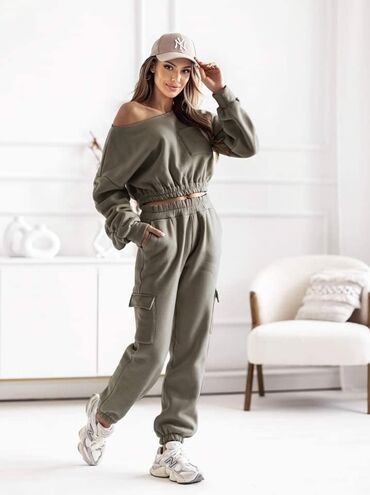 Gornji i donji deo: Komplet trenerka na lalafo.rs — 9 Gornji i donji deo: Komplet trenerka — 9