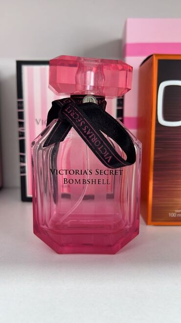 домашние вещи: Парфюмерная вода Victoria's Secret Bombshell во флаконе розового цвета