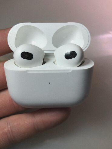 наушники студийные: AirPods 3 оригинал, пользовался год, есть царапины. В комплекте нету