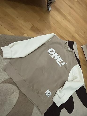 alt pal: Unisex svitşört - Dizayn: Ön hissədə böyük “ONE!” yazısı, arxada “THE — 2