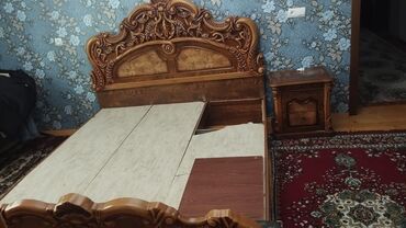 nezer: İkinəfərlik çarpayı, Tumba