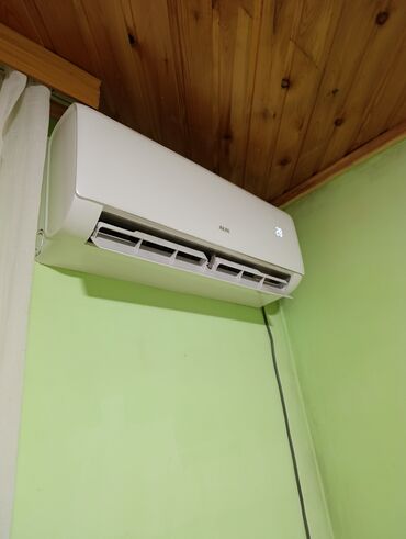 Qonaq otağı dəstləri: Mebel dəsti satılır Tərkibi: - Klassik vitrin-bufet: oyma dekorlu — 8