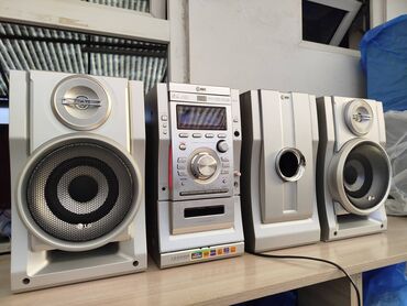 центральная колонка для домашнего кинотеатра: Продаю LG музыкальный центр есть AUX есть и другие муз центры