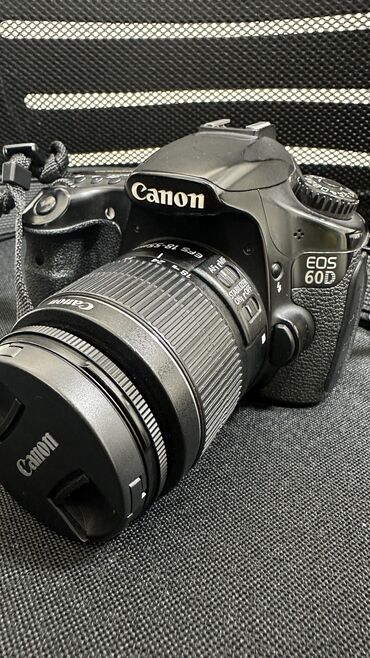 фотоаппарат кенон: Canon 60d в хорошем состоянии 
Зарядка+сумка