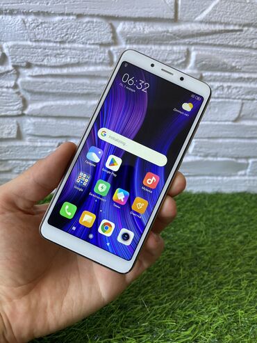 телефон 4 сим карты: Xiaomi, Redmi 6, Б/у, 64 ГБ, цвет - Бежевый, 2 SIM