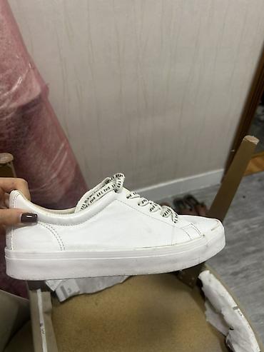 Кроссовки и спортивная обувь: Bershka, Размер: 39, цвет - Белый, Б/у — 1